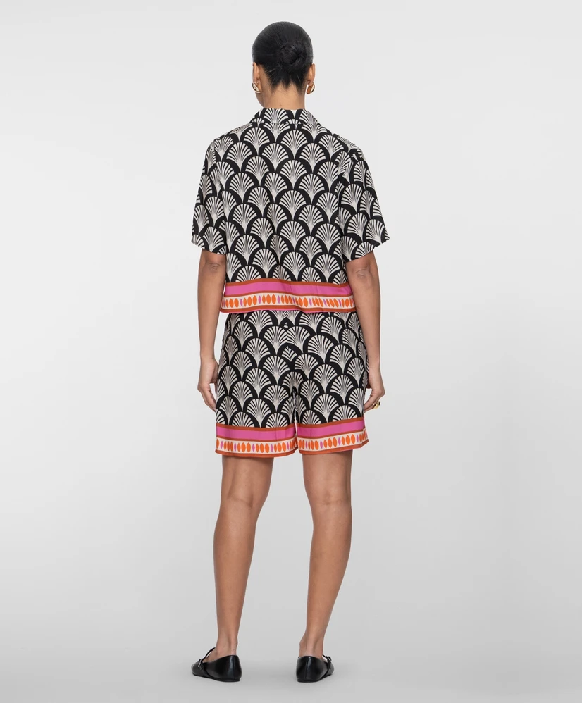 Geisha Short Colourblock Print