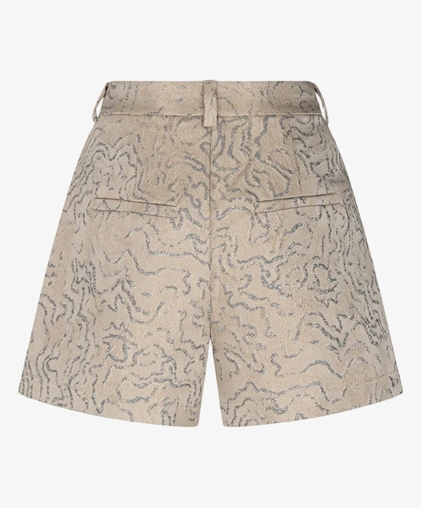 Lofty Manner Short Ninou