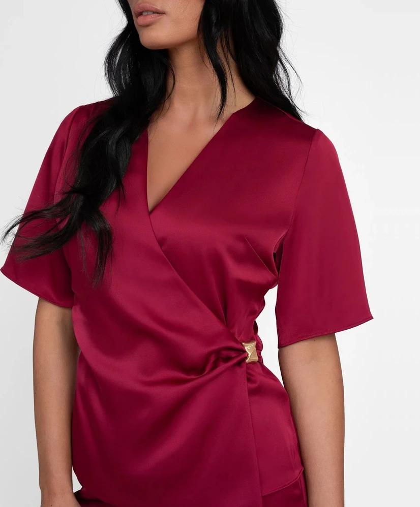 NIKKIE Wrap Top Ribe