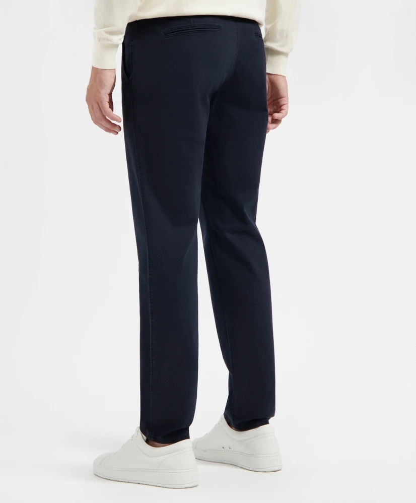 North 84 Chino Elegance