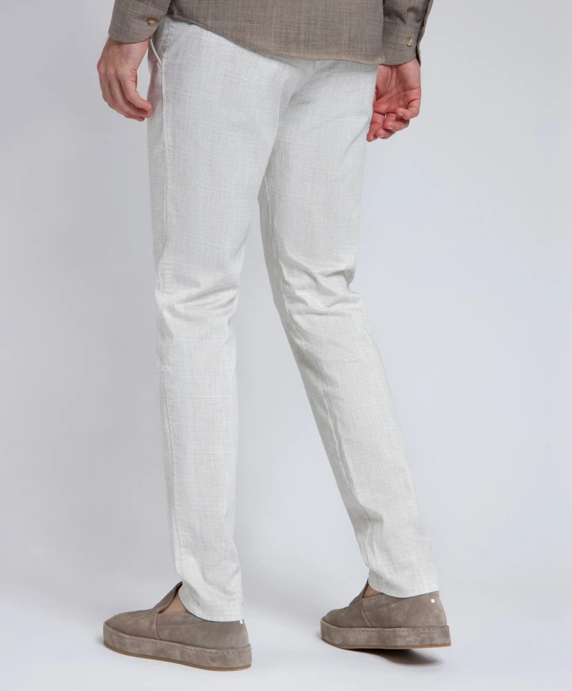 North 84 Chino Elegance